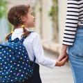 Jak wspierać dziecko w nawiązywaniu nowych przyjaźni i radzeniu sobie z konfliktami w szkole?