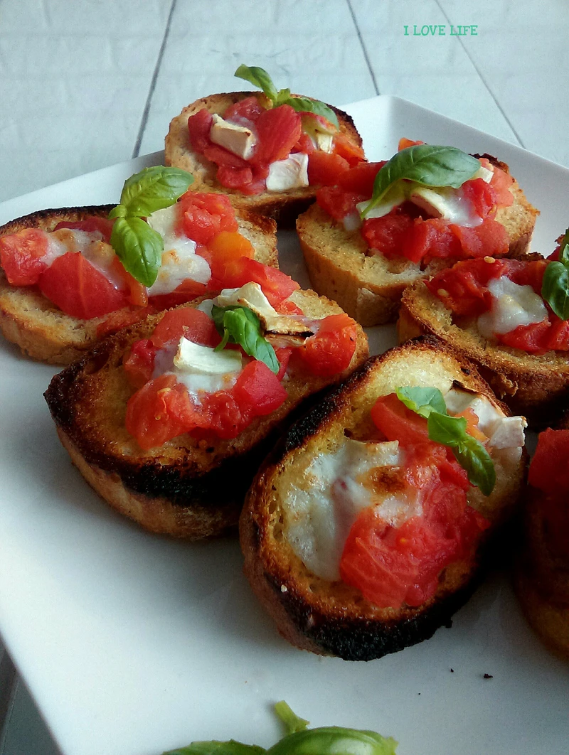 Bruschetta z kozim serem