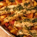 Łosoś w koperkowym pesto z pieczonymi warzywami