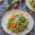 Spaghetti z zielonym pesto - obiad podnoszący odporność, który zrobisz w 15 minut.