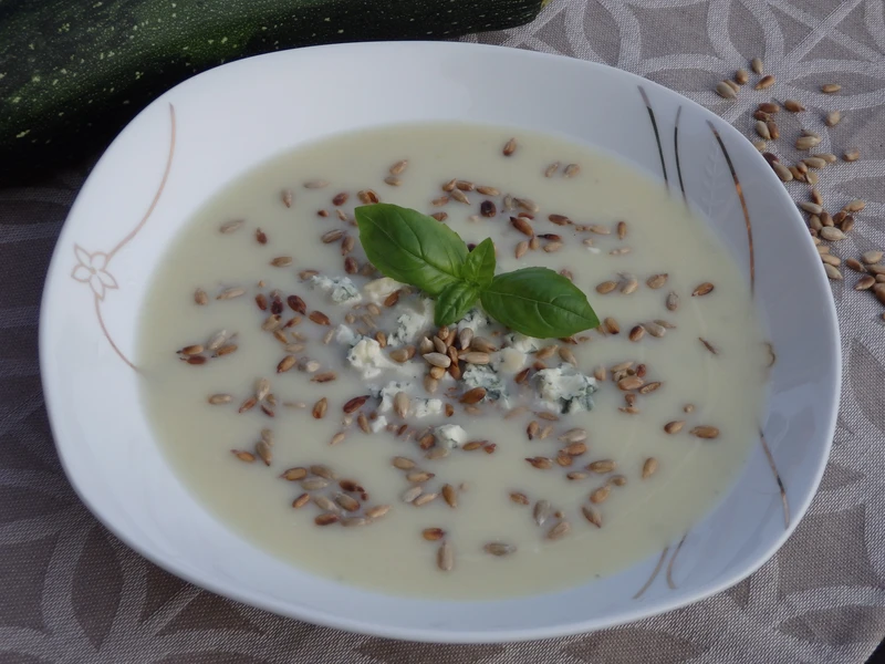 Zupa krem z cukinii z serem pleśniowym