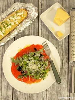 Carpaccio z polędwicy z czosnkową bagietką