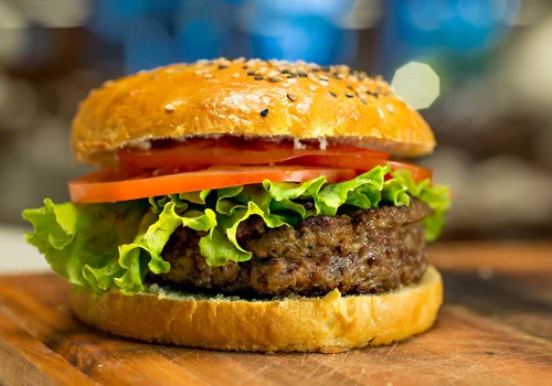 Światowy Dzień Hamburgera: Historia, Popularność i Współczesne Trendy