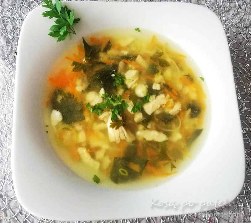 Delikatna zupa jarzynowa z zacierkami