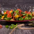 Sałatka imprezowa z chipsami z salami
