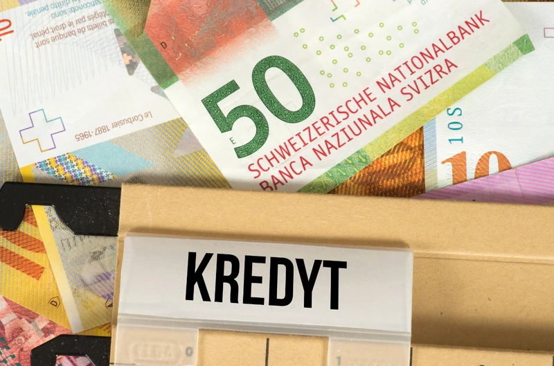 WAŻNE: Przełomowy wyrok dla frankowiczów! Co teraz z ich kredytami?