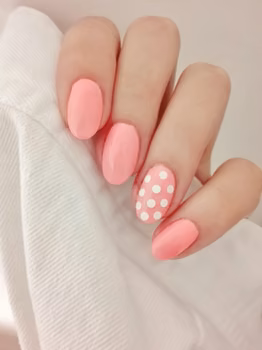 MANICURE Z NEESS CZYLI NEONOWA PANA KOTA W ROLI GŁÓWNEJ