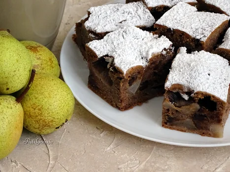 Ciasto z gruszką i kawałkami czekolady