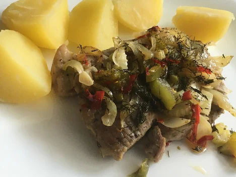 Karkówka pieczona z selerem i koperkiem