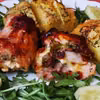 Pieczone ziemniaki w piekarniku i pieczone udka