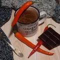 ROZGRZEWAJĄCY NAPÓJ CZEKOLADOWY Z NUTĄ CHILLI