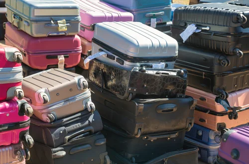 Oferta zakupu porzuconych bagaży za grosze! Lotnisko ostrzega: To oszustwo!