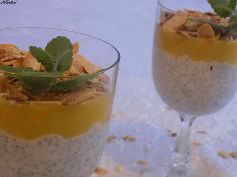 Kokosowy pudding z nasionami chia i mango