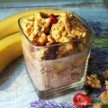Kakaowy pudding z chia i bananem