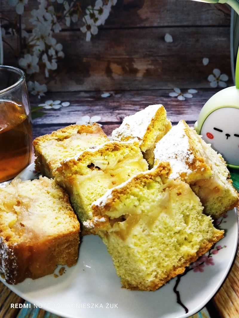 CIASTO JABŁKOWE NA CIEŚCIE MAŚLANYM