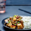 TOFU Z BAKŁAŻANEM W SOSIE TERIYAKI