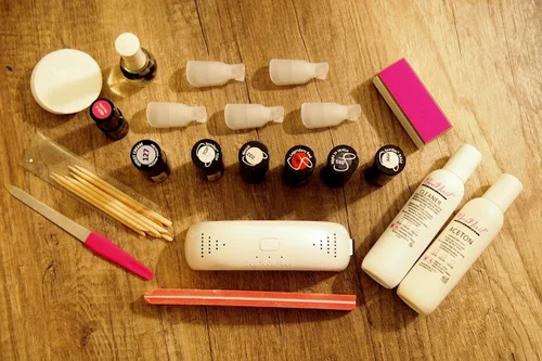 JAK ZROBIĆ MANICURE HYBRYDOWY W DOMU?