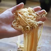 Domowy makaron spaghetti. Przepis krok po kroku