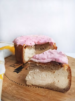 Zdrowy sernik w cieście bananowym bez cukru