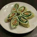 Mini tortille z łososiem i szpinakiem