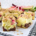 Jogurtowe łaciate ciasto z rababrarem