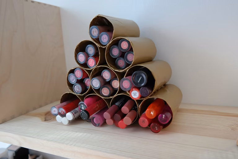 Organizer na pomadki DIY
