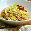 Spaghetti z porem i pesto z orzechów włoskich
