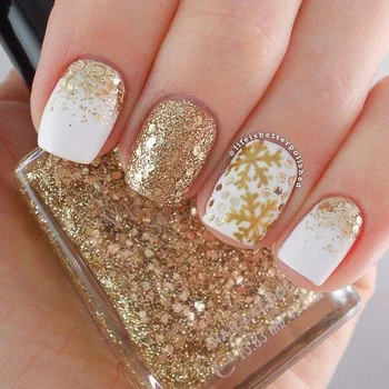 Świąteczny manicure