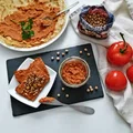 Wegańska pasta z ciecierzycy i suszonych pomidorów