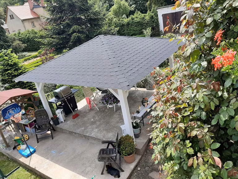 Altana do ogrodu z czterospadowym dachem