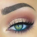 Połyskujący make up