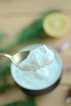 Sos tzatziki – dip dobry do grilla, wrapa i pity