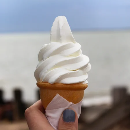 Uwaga turyści! Lody z groźną bakterią w nadmorskich miejscowościach! Sanepid wydał pilny komunikat