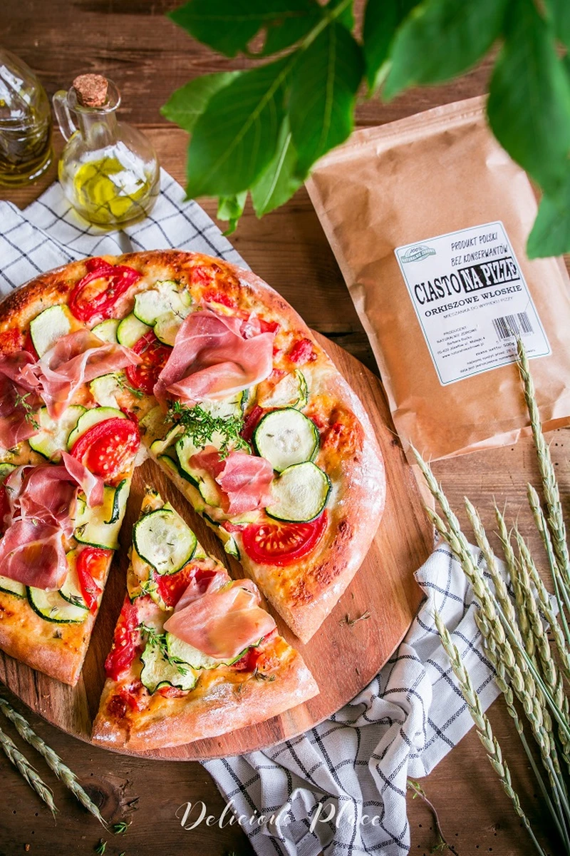 Pizza z cukinią i szynką parmeńską