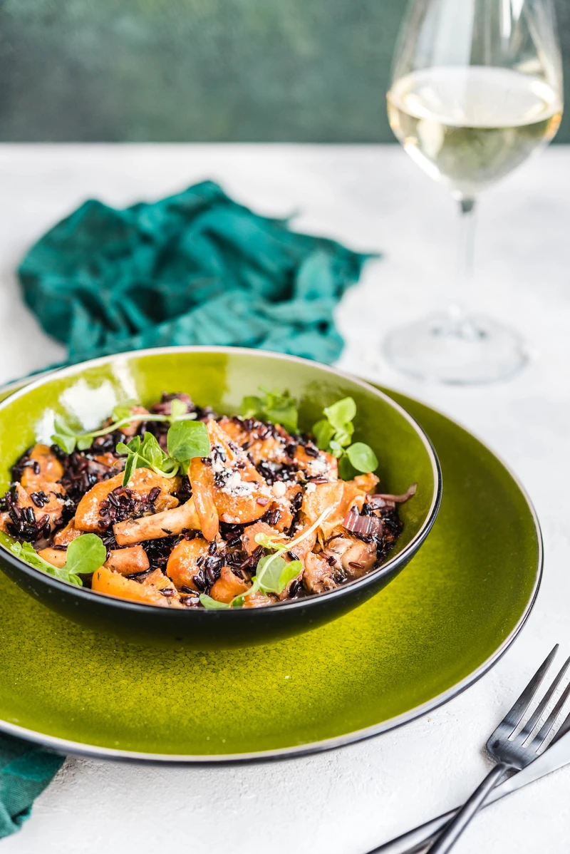 Risotto z kurkami i morelami z czarnym ryżem