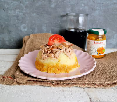 Łopatka szarpana z pesto z curry i puree ziemniaczanym