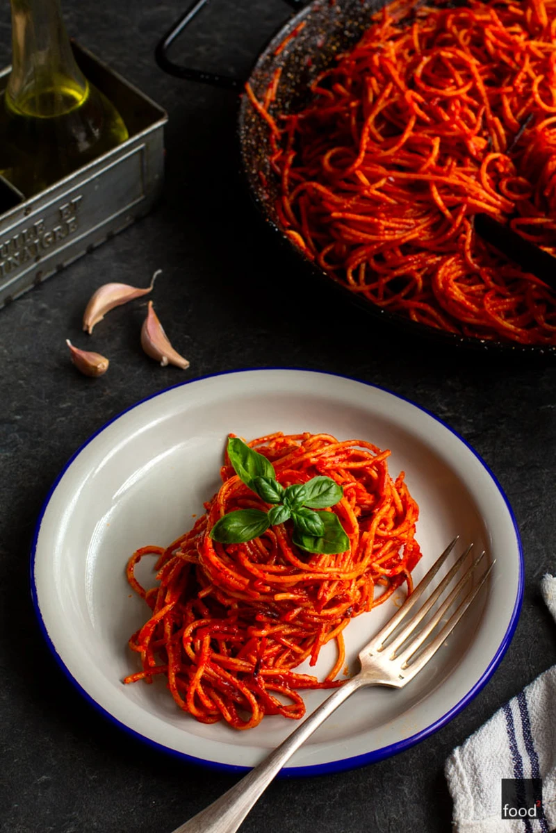 Spaghetti all'Assassina - zabójczo pyszny makaron z Bari