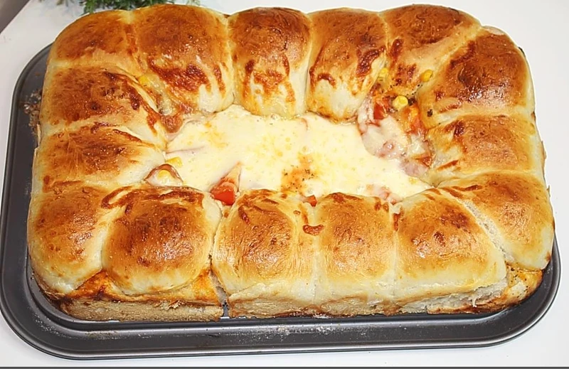 Pizza z kulkami i mozzarellą