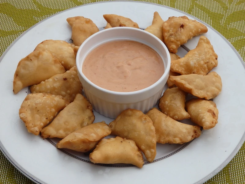 Pierożki smażone z ricottą i suszonymi pomidorami