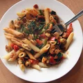 Pasta ze szpinakiem w sosie pomidorowym