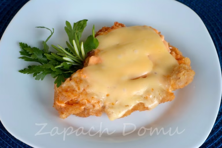 Kotlet schabowy pod cebulowo-serową pierzynką