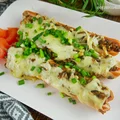 Parówki nadziewane pieczarkami i serem