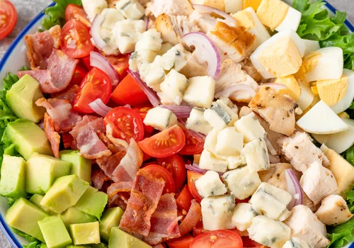 Sałatki na Wielkanoc - 7 przepisów, które zawsze znikają ze stołu!