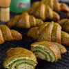 Croissanty z zieloną herbatą matcha