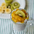 Pudding z chia z musem z mango i kiwi