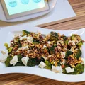 Sałatka brokułowa z serem feta