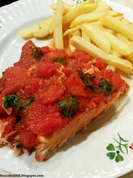 Łosoś zapiekany w salsie pomidorowej