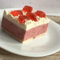 Sernik truskawkowy bez pieczenia