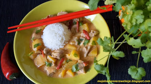 Czerwone curry z kurczaka i mango