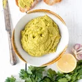 KANAPKOWA PASTA Z CIECIERZYCY Z MARCHEWKĄ I SZPINAKIEM